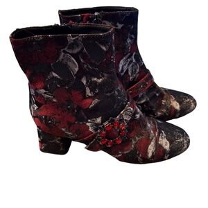 Geox Floral Boots Size 36.5 (Design featured in Milan 2018 Fall Fashion)
